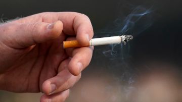 Los legisladores del Reino Unido alistan votación sobre una histórica prohibición de fumar