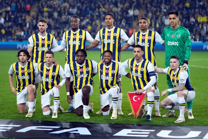 Los jugadores del primer equipo del Fenerbahce ni siquiera hicieron el viaje hasta la ciudad donde se llevó a cabo la final de la Supercopa de Turquía.