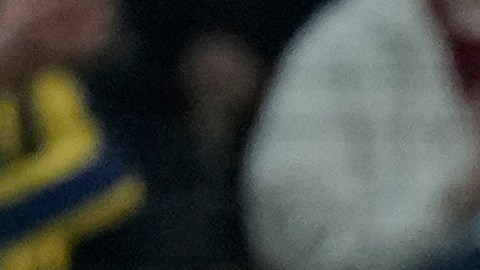 Los jugadores del Fenerbahce saludando a sus aficionados luego de un partido correspondiente a la Conference League.
