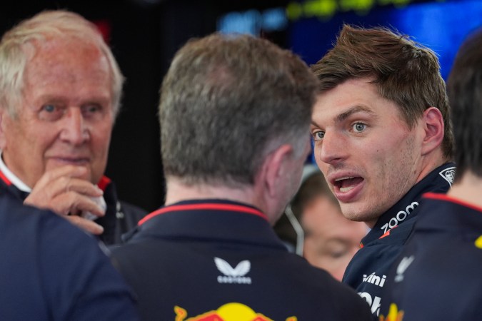 En su momento el director de Red Bull, Christian Horner, aseguró que no obligarán a nadie a quedarse en el equipo haciendo referencia a Max Verstappen.