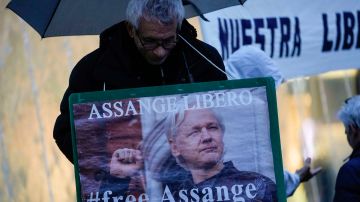 Biden dice que está "considerando" la solicitud de Australia de poner fin al proceso contra Julian Assange