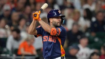 Houston Astros' Jose Altuve bats against the Toronto Blue Jays during the fourth inning of a baseball game Tuesday, April 2, 2024, in Houston. (AP Photo/Eric Christian Smith)