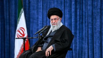 El líder supremo de Irán, Ali Khamenei, en una foto compartida por su régimen el 3 de abril.