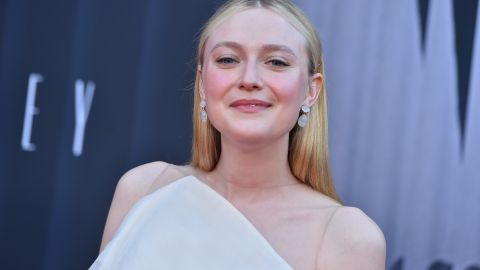 Dakota Fanning contó que Tom Cruise le da un regalo de cumpleaños desde que hicieron War of the Worlds