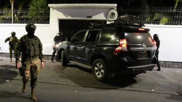 El 5 de abril, policías federales de Ecuador atacaron la Embajada de México en Ecuador.