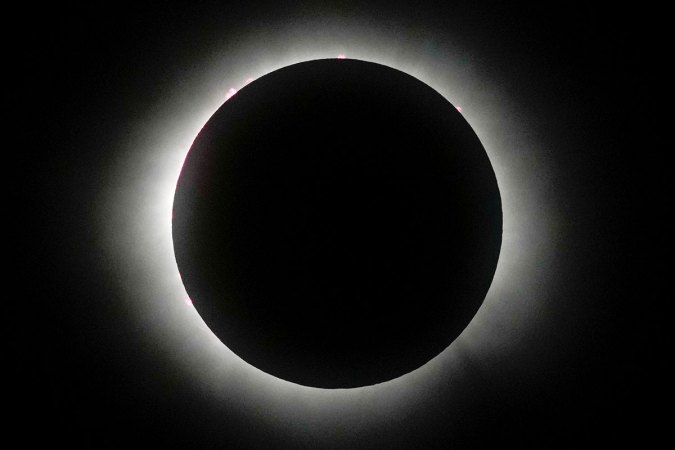 México vive histórico eclipse total solar 2024; AMLO lo presencia desde Mazatlán, Sinaloa