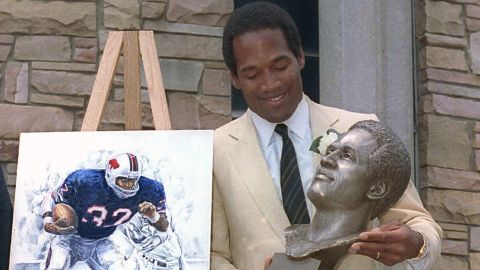 O.J. Simpson fue una figura destacada en la NFL.