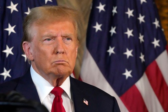 Trump se queja de sufrir una ley mordaza que no le permite responder ataques en televisión