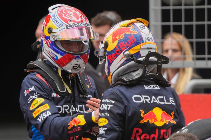 Max Verstappen y Sergio "Checo" Pérez vienen de terminar primero y tercero, respectivamente en el Gran Premio de China.