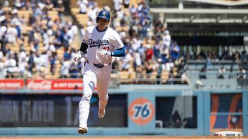Los Angeles Dodgers' Shohei Ohtani rounds the bases after hitting a two-run home run during the third inning of a baseball game against the New York Mets in Los Angeles, Sunday, April 21, 2024. (AP Photo/Kyusung Gong)