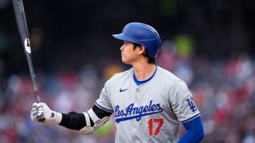 Los Angeles Dodgers designated hitter Shohei Ohtani bats during the eighth inning of the team's baseball game against the Washington Nationals at Nationals Park, Thursday, April 25, 2024, in Washington. The Dodgers won 2-1. (AP Photo/Alex Brandon)