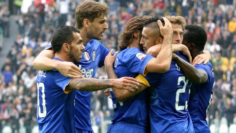 Juventus' Arturo Vidal, third form right, celebrates with his teammates after scoring during a Serie A soccer match between Juventus and Palermo at the Juventus stadium, in Turin, Italy, Sunday, Oct. 26, 2014. (AP Photo/ Massimo Pinca)