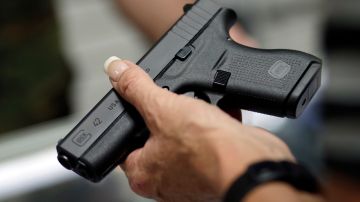 Legisladores de Tennessee aprueban proyecto de ley que permitiría a maestros portar armas en escuelas