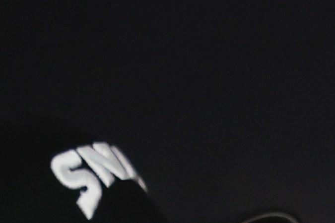 Devin Haney, con una bandera de México en la espalda, y Ryan García se encaran tras la ceremonia del pesaje previo a su pelea programada para este sábado en Nueva York.