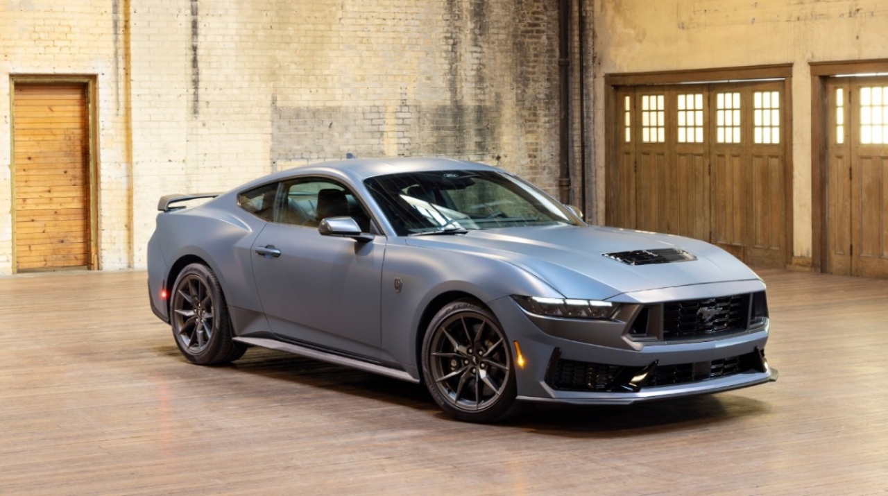 2009 Ford Mustang GT Plata \u0026 Rojo Foto de archivo - Imagen de perfil, vado:  12817256, image size:1280x715