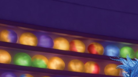 Joy (voz de Amy Poehler, izq.) y el nuevo personaje Anxiety (voz de Maya Hawke) serán emociones protagonistas en "Inside Out 2".