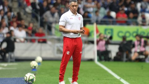 Monterrey, Nuevo León, 5 de febrero de 2023. Ignacio Ambriz director técnico, durante el partido de la jornada 5 del torneo Clausura 2023 de la Liga BBVA MX, entre los Rayados de Monterrey y los Diablos Rojos del Toluca, celebrado en el estadio BBVA. Foto: Imago7/ Jorge Mendoza