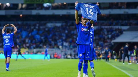Ciudad de México a 2 de Marzo de 2024. Uriel Antuna en festejo de gol, durante el partido correspondiente a la jornada 10 del torneo Clausura 2024 de la Liga BBVA MX, entre la Máquina Celeste del Cruz Azul y las Chivas Rayadas de Guadalajara, realizado en el Estadio Azteca. Foto: Imago7/ Rafael Vadillo