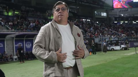 Mazatlán, Sinaloa a 29 de Marzo de 2024. Miguel Herrera "Piojo", Director Técnico, durante el partido correspondiente a la jornada 13 del torneo Clausura 2024 de la Liga BBVA MX, entre los Cañoneros de Mazatlán FC y los Xolos de Tijuana, realizado en el estadio el Encanto. Foto: Imago7