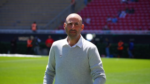 Guadalajara, Jalisco a 31 de Marzo de 2024. Antonio Spinelli, director técnico, durante el partido correspondiente a la jornada 13 del torneo Clausura 2024 de la Liga BBVA MX Femenil, entre las chivas rayadas de Guadalajara y las rojinegras del Atlas, realizado en el estadio Akron. Foto/ Imago7/Cristian Hernandez