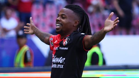 Jhon Murillo en festejo de gol.