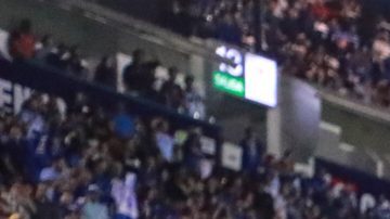 Uriel Antuna celebra uno de sus goles ante Rayados.