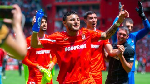 Alexis Vega, autor del segundo gol, festeja el triunfo.