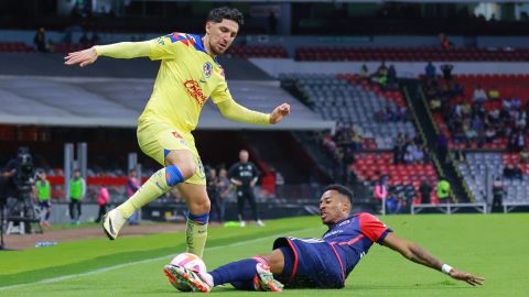 Ciudad de México, 9 de abril de 2024.Diego Valdés y , durante el partido de vuelta de los Cuartos de Final de la Champions Cup de la CONCACAF 2024, entre las Águilas del América y el New England Revolution, celebrado en el estadio Azteca. Foto: Imago7/Manlio Contreras