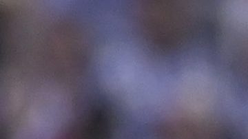 Jordi Alba discute con el árbitro durante el partido contra Rayados.