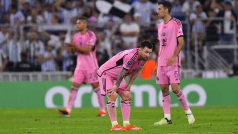 Varias zonas de la cancha estaban en mal estado.