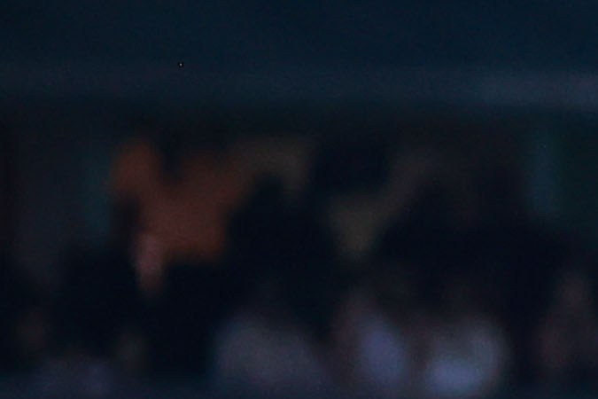 Diego Valdés dispara tras eludir al portero Tiago Volpi para anotar el 3-1 a favor del América contra Toluca.