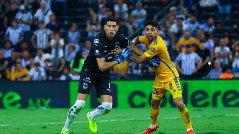 Monterrey, Nuevo León a 13 de de Abril de 2024. Esteban Andrada y Javier Aquino, durante el partido correspondiente a la jornada 15 del torneo Clausura 2024 de la Liga BBVA MX, entre rayados de Monterrey y los Tigres de la U.A.N.L., realizado en el estadio BBVA. Foto/ Imago7/