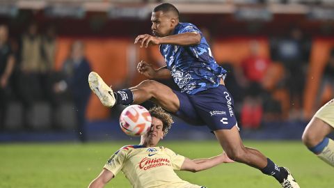 Pachuca, Hidalgo, 30 de abril de 2024. Igor Lichnovsky y Salomón Rondón durante el partido de vuelta de las semifinales de la Champions Cup de la CONCACAF 2024, entre los Tuzos del Pachuca y las Águilas del América, celebrado en el estadio Hidalgo. Foto: Imago7/ Etzel Espinosa