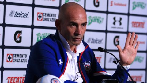 Paco Jémez durante su etapa como DT de Cruz Azul.