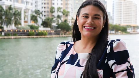 Lucía Báez-Geller compite por el Distrito 27 de Florida.