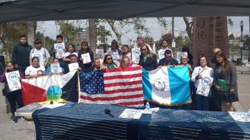 Guatemaltecos en campaña por el TPS.