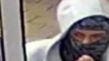 Sospechosos de robo a tiendas todavía están prófugos.