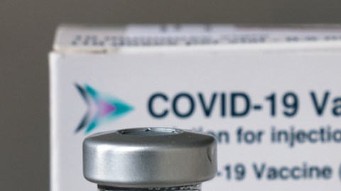 AstraZeneca admite que su vacuna COVID puede causar trombosis 