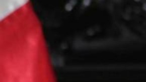 Boluarte enseñó su reloj para demostrar que usa complementos de bajo costo.