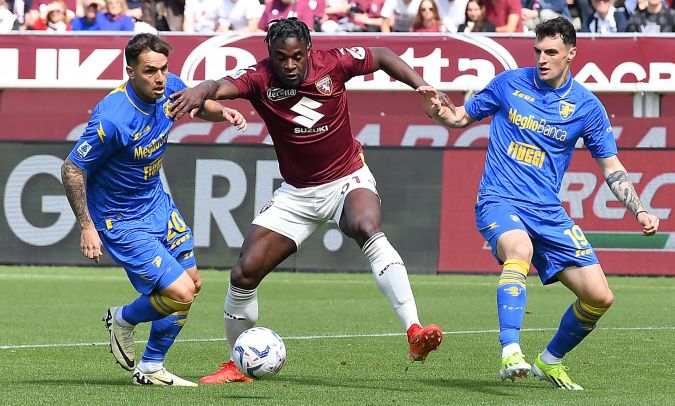 Duván Zapata comenzó su carrera en el América de Cali colombiano para luego pasar a Estudiantes de La Plata argentino y luego marcharse al fútbol italiano.