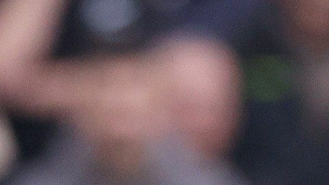 El mexicano Edson Álvarez marcando al delantero egipcio del Liverpool, Mohamed Salah, durante un momento del encuentro de este sábado en casa del West Ham.