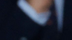 El capitán del Athletic Club Iker Muniain, levantando el trofeo que los acredita como campeones de esta edición de la Copa del Rey.