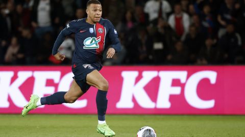 Kylian Mbappé viene de ser suplente en el empate 1-1 ante el Clermont el sábado en donde dio la asistencia para el gol del PSG.