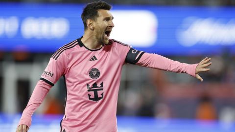 Foxborough (United States), 27/04/2024.- Inter Miami forward Lionel Messi shouts to his teammates during the second half of the MLS game between the New England Revolution and the Inter Miami in Foxborough, Massachusetts, USA, 27 April 2024. EFE/EPA/CJ GUNTHER