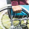 Un hombre paralítico que puede volver a caminar muestra el beneficio de la terapia con células madre
