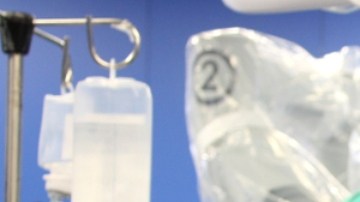 Médicos españoles hacen la primera cirugía cardíaca robótica a adolescentes