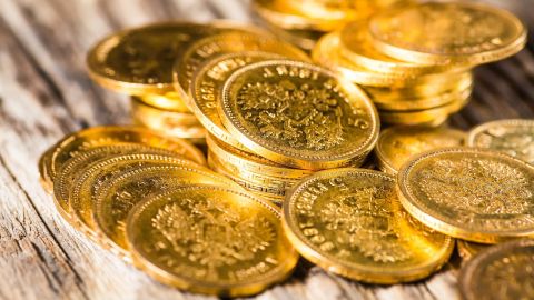 Torres hechas de monedas de oro.