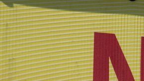 Letrero amarillo que dice: Aquí se aceptan SNAP y EBT.