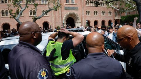 Las protestas pro palestinas en USC han causado arrestos y violencia.