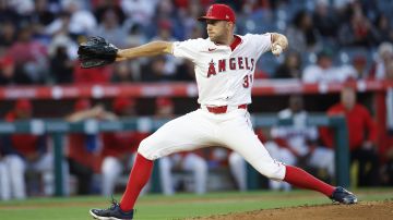 Anaheim (United States), 09/04/2024.- Los Angeles Angels starting pitcher Tyler Anderson releases a pitch during the third inning of the Major League Baseball (MLB) game between the Tampa Bay Rays and the Los Angeles Angels in Anaheim, California, USA, 08 April 2024. EFE/EPA/CAROLINE BREHMAN
